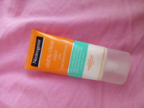 Neutrogena yagsız yüz nemlendiricisi