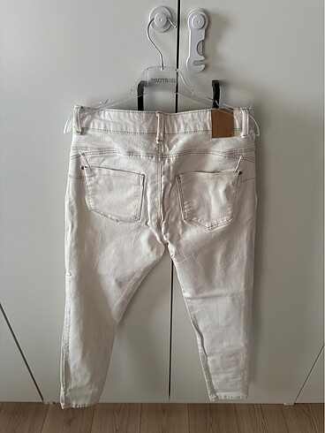38 Beden Stradivarius krem jean