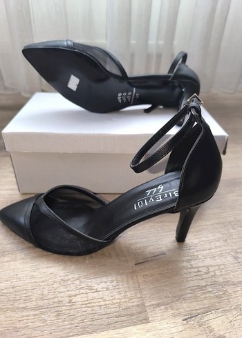 40 Beden Siyah Kemer Detaylı Stiletto Topuklu Kadın Ayakkabı
