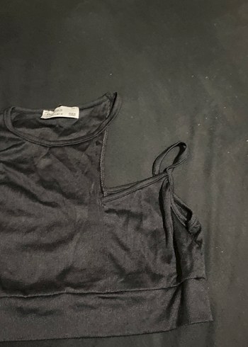 Siyah Yüksek Yakalı Kolsuz Crop Top - Görsel 2