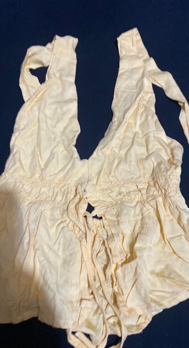 Sarı sırt ve gögüs dekolteli crop - Görsel 3