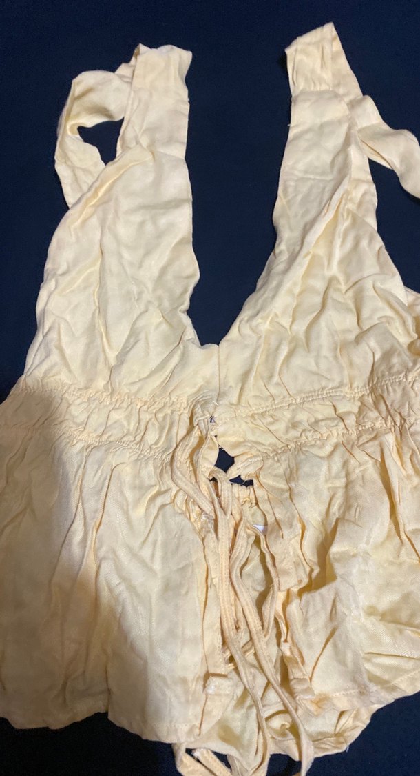 Sarı sırt ve gögüs dekolteli crop - Görsel 2