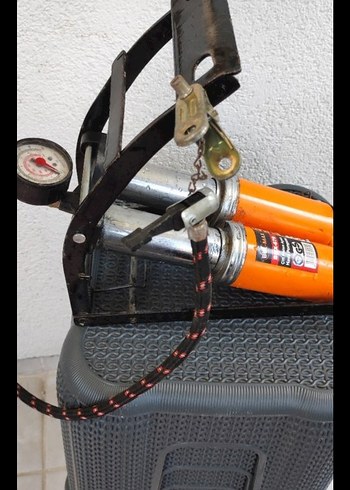 Dyson Turuncu Ayak Pompası ve Basınç Göstergesi