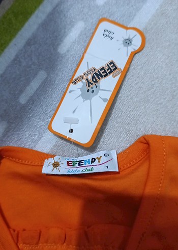 Kız Çocuk V Yakalı Renkli Baskılı Tişört - Görsel 2