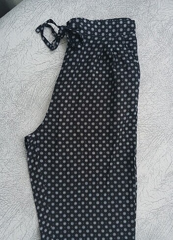 YAZLIK DESENLİ CEPLİ PANTOLON 