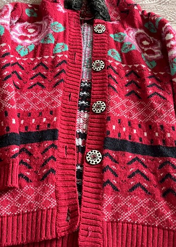 Kız Çocuk Kırmızı Desenli Triko Hırka - Görsel 2