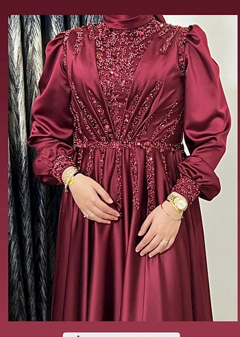 Bordo İşlemeli Uzun Kollu Abiye Elbise