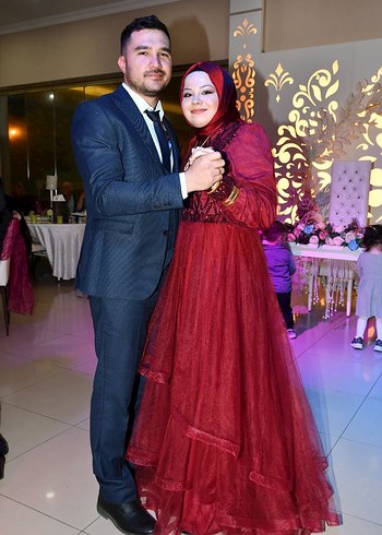 Zara Bordo Uzun Kollu İşlemeli Drape Detaylı Nişan Elbisesi