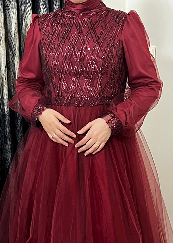 Bordo Uzun Kollu İşlemeli Drape Detaylı Nişan Elbisesi