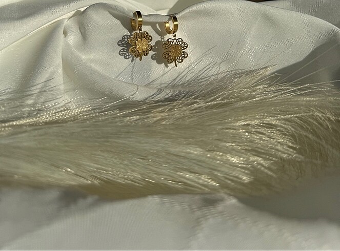 YONCA DETAYLI GOLD ÇELİK KÜPE