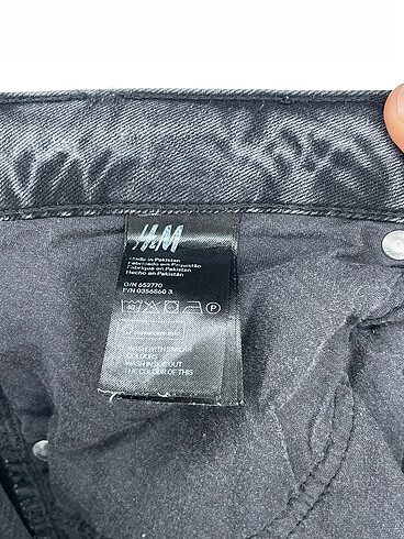 31 Beden siyah Renk H&M Jean / Kot %70 İndirimli.