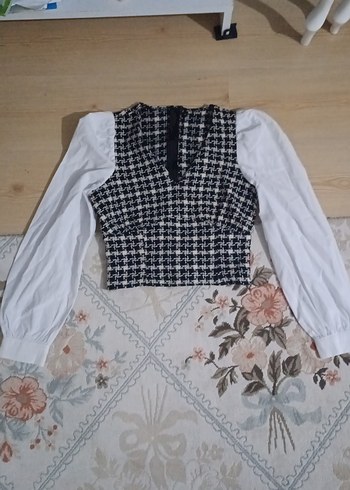 Düğmeli V Yaka Mini Bluz