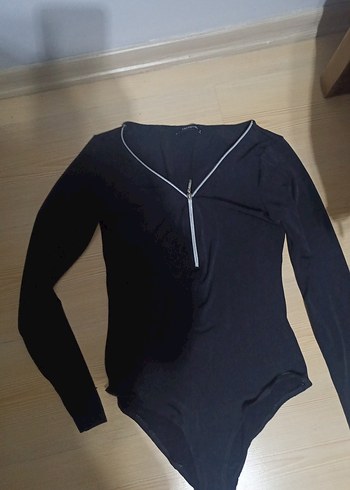 Siyah V Yaka Fermuarlı Kadın Bluz - Görsel 3