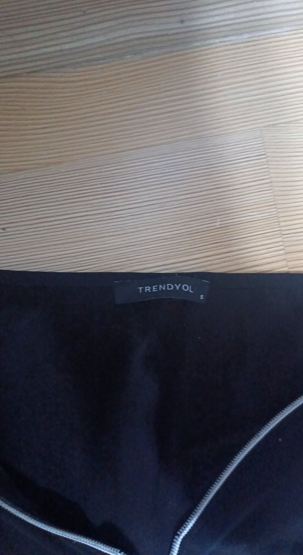 Siyah V Yaka Fermuarlı Kadın Bluz - Görsel 2