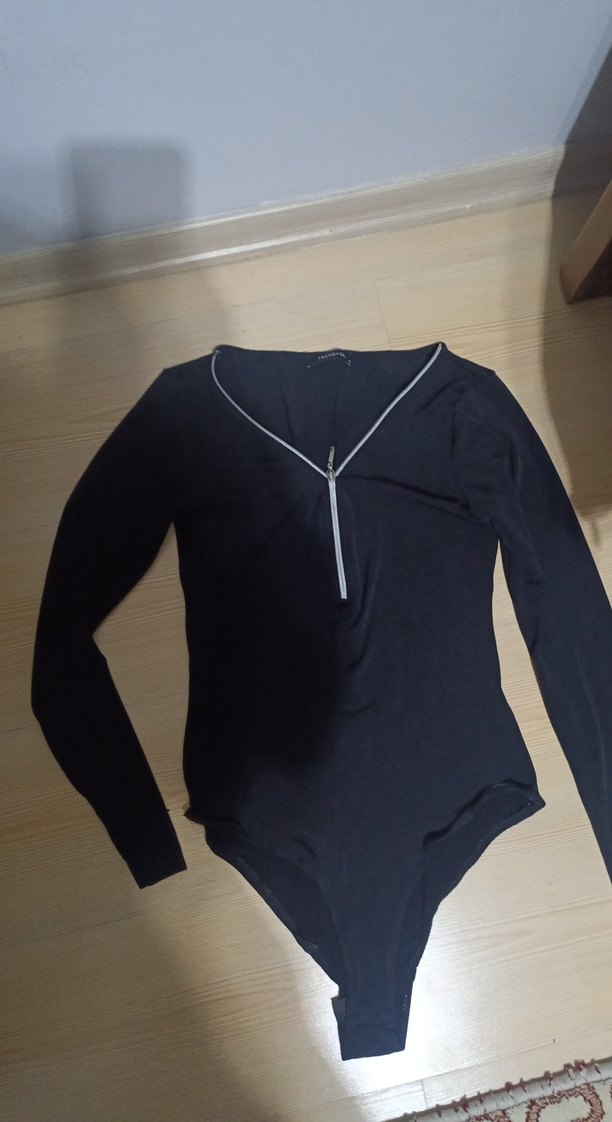 Siyah V Yaka Fermuarlı Kadın Bluz - Görsel 3