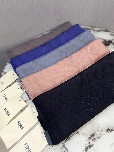 Fendi jakarlı ipek