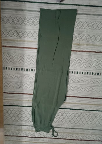 Kadın Yeşil Kemerli Bol Kesim naylon Pantolon - Görsel 3