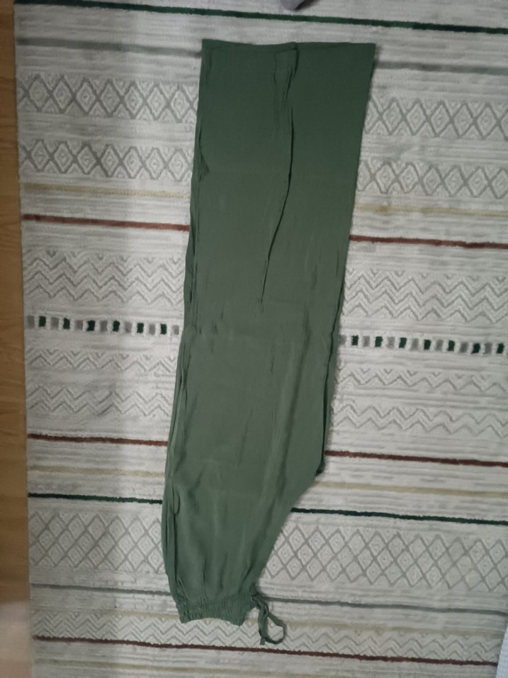 Kadın Yeşil Kemerli Bol Kesim naylon Pantolon - Görsel 3