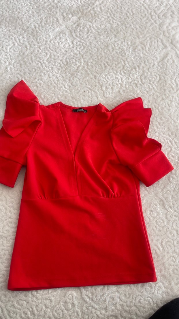 Kısa Kollu Kırmızı Fırfırlı Mini Bluz - Görsel 2