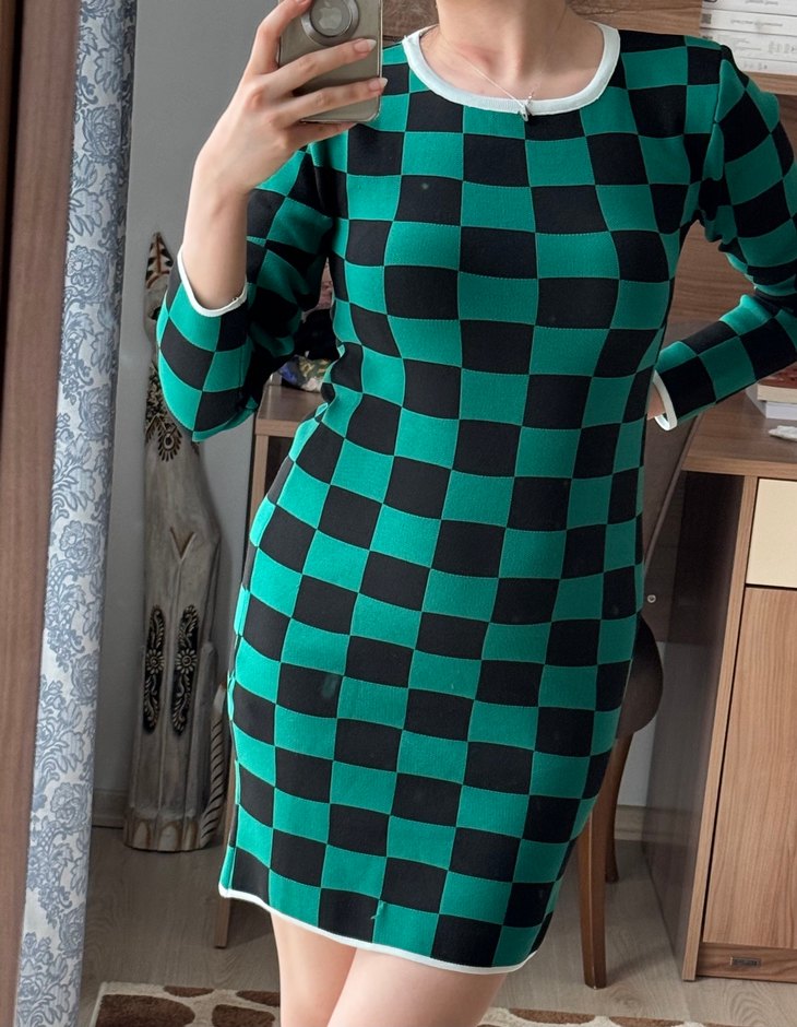 Uzun Kollu Kareli Triko Elbise - Görsel 2