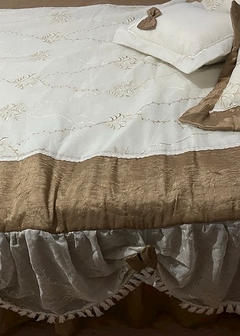İşlemeli Beyaz Parlak Yatak Örtüsü - Görsel 10