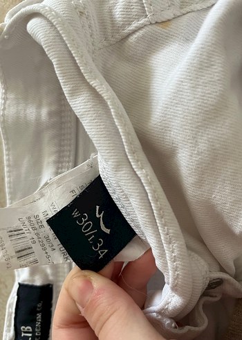 Düğmeli Beyaz Keten Kadın Pantolon - Görsel 3