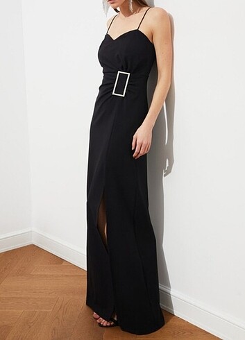 Siyah Aksesuar Detaylı Uzun Gece Elbisesi - Görsel 6
