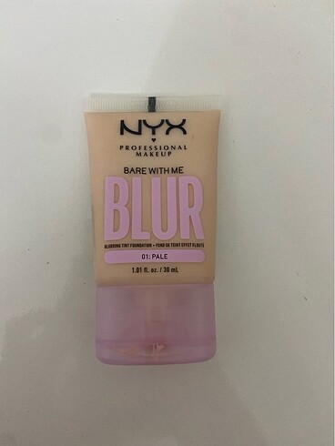 NYX Nyx bare with me fondöten 01
