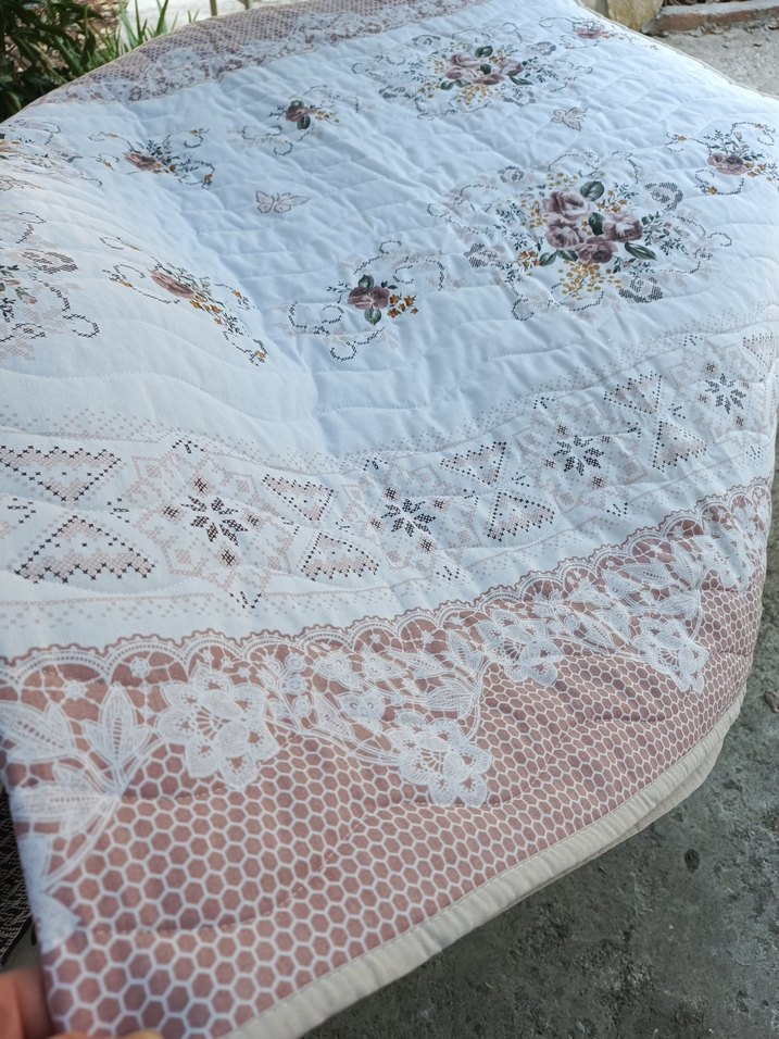 Sarı Nakışlı Yatak Örtüsü - Görsel 5