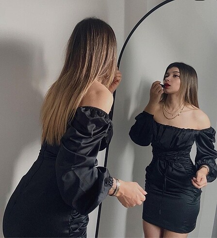 Siyah saten elbise belden ayarlanabilir