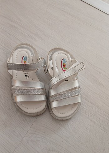 Kız Çocuk Beyaz Tokalı Sandalet - Görsel 2