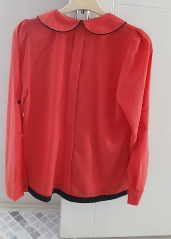 Saten Dokulu Kırmızı Düğmeli Kadın Gömlek - Görsel 3