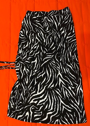 Trendyol & Milla Siyah Beyaz Zebra Desenli Uzun Midi Etek