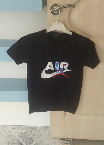 Velcro Detaylı Siyah Erkek Çocuk Tişört
