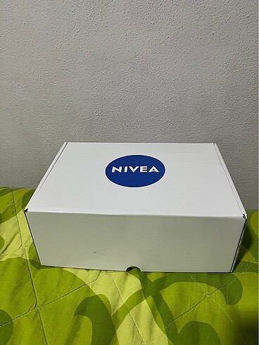Beden Renk Nivea güneş kremi ürünleri toplam değeri 4000?