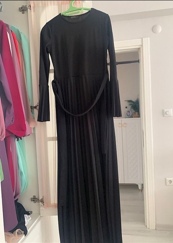 Uzun Siyah Piliseli Gotik Elbise