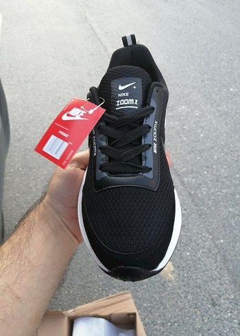 Nike Nike Siyah Zebra Desenli Bağcıklı Erkek Spor Ayakkabı