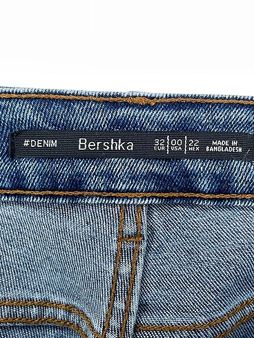 32 Beden mavi Renk Bershka Jean / Kot %70 İndirimli.