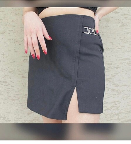Siyah şort etek sıfır etiketli