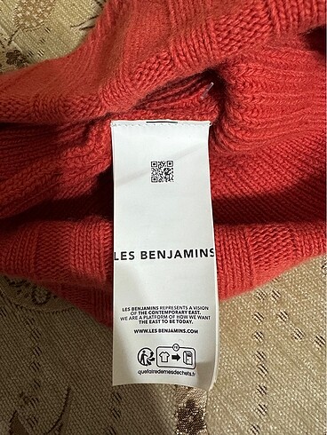 Les Benjamins Turuncu bere