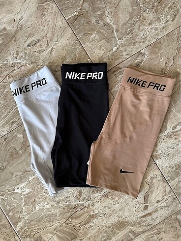 Nike pro yüksek bel toparlayıcı kısa tayt