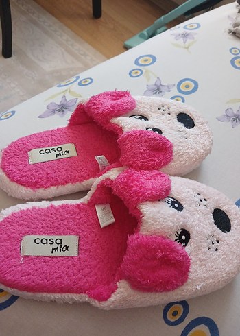 Diğer Kadın 38 numara Pembe Peluş Terlik yeni