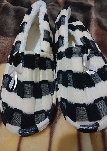 Tokalı Kareli Kadın Ev Terliği 39 numara yeni hiç giyilmedi - Görsel 3