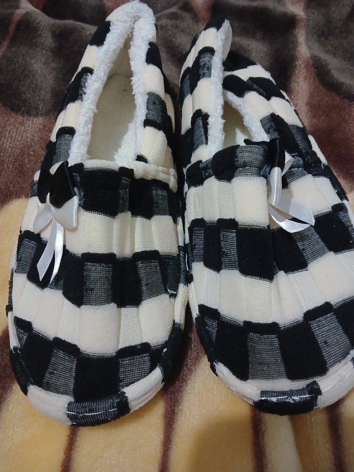 Tokalı Kareli Kadın Ev Terliği 39 numara yeni hiç giyilmedi - Görsel 3