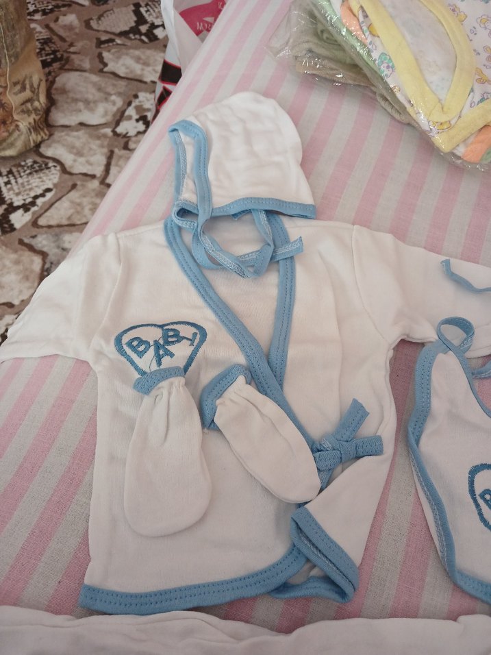 Mavi Detaylı Bebek Hastane Kıyafeti - Görsel 4