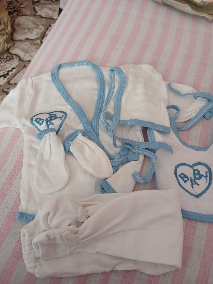 Mavi Detaylı Bebek Hastane Kıyafeti - Görsel 2