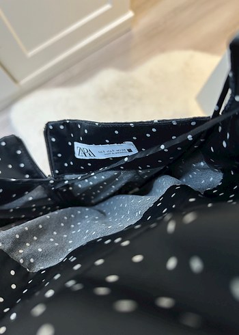 Zara Siyah Puantiyeli Drapeli Mini Elbise
