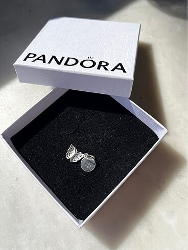 Beden Kelebek Sallantılı Pandora Charm