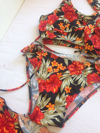 Renkli bikini