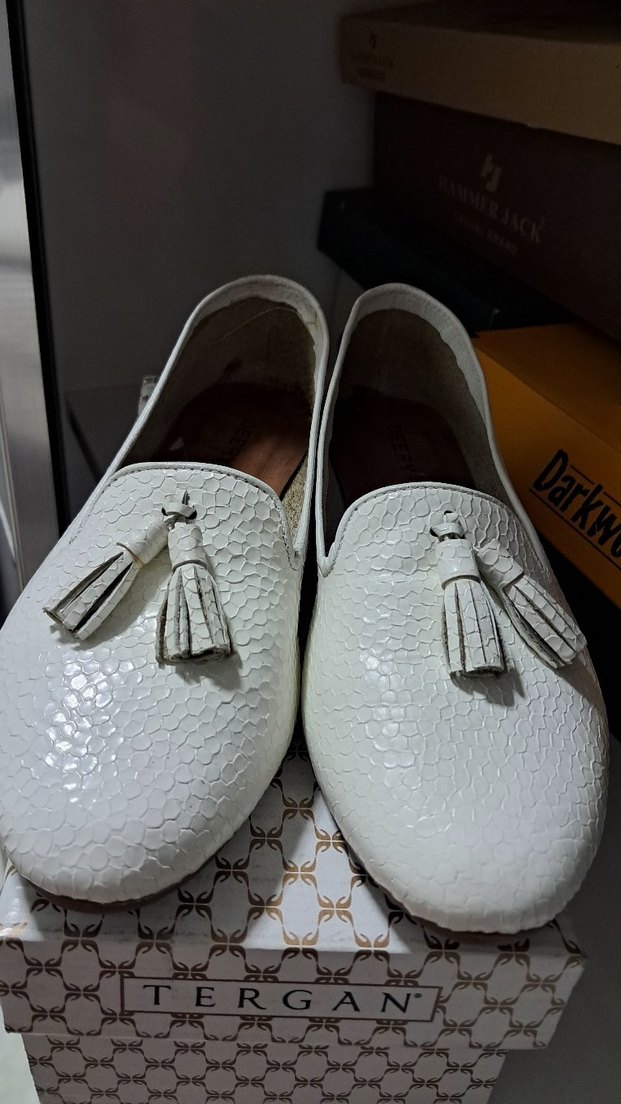 Beyaz Deri Püsküllü Kadın Klasik Ayakkabı - Görsel 3